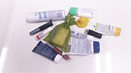 various cosmetic articles. Copyright by Austrian Ecolabel.