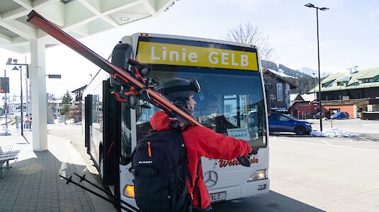 Ski-mobility in Seefeld_-Skibus am Bahnhof Seefeld. Copyright by Region Seefeld