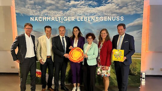 Umweltzeichen Verleihung an 3 Tourismusregionen des Burgenlands durch Minister Totschnig und Staatssekretärin Zehetner