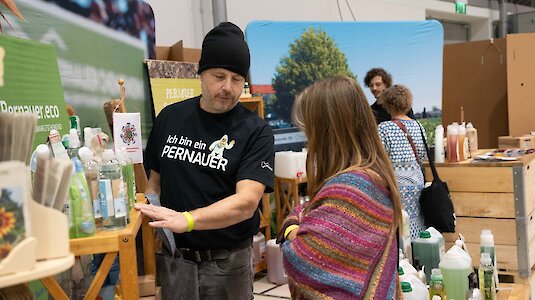 Manfred Schmirl beim Beratungsgespräch