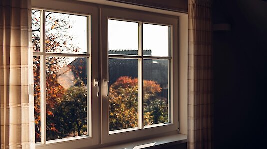 Fenster mit Blick nach draußen